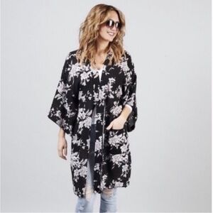 Spiritual Gangster Maya Flowy Black White Floral One Size Kimono Robe
Cover Up